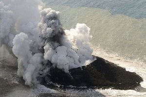 Erupción crea nueva isla en Japón