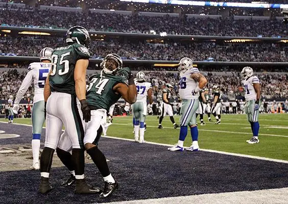Filadelfia deja a Dallas sin Playoffs