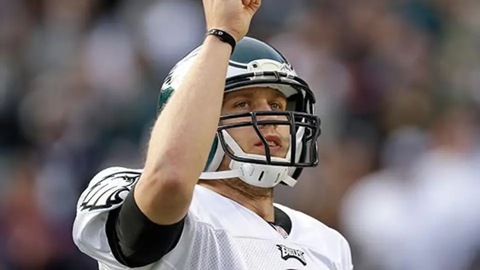 Con récord de Foles, Filadelfia apalea a Raiders