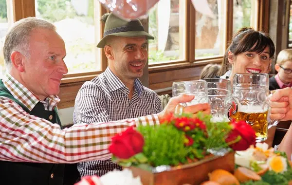 Guardiola se toma un descanso... y unas cervezas en el Oktoberfest