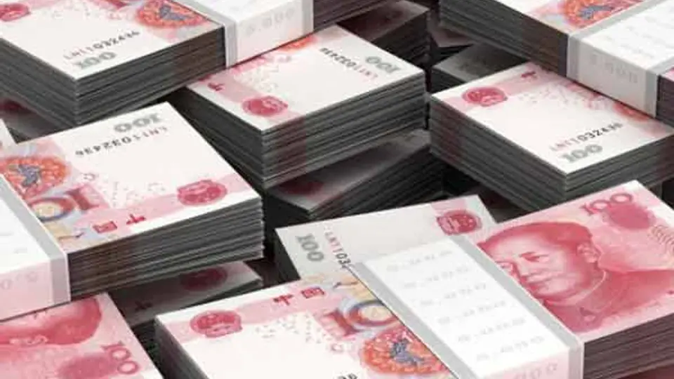 Novio da 102 kilos de billetes como regalo de bodas