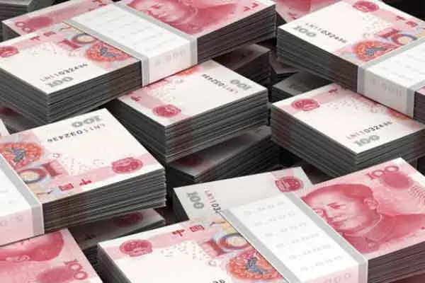 Novio da 102 kilos de billetes como regalo de bodas