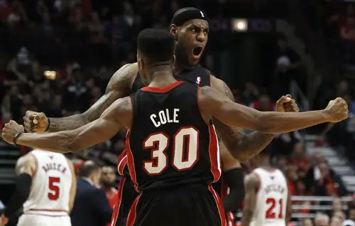 Heat gana el tercero de la serie ante Bulls