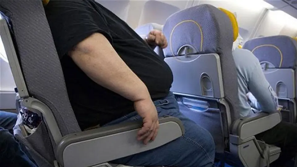 Hombre es bajado de avión por tener sobrepeso