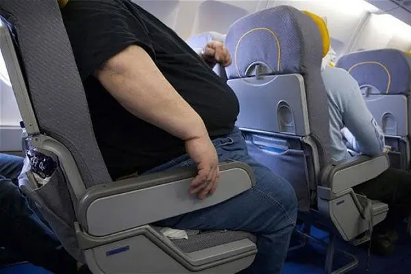 Hombre es bajado de avión por tener sobrepeso