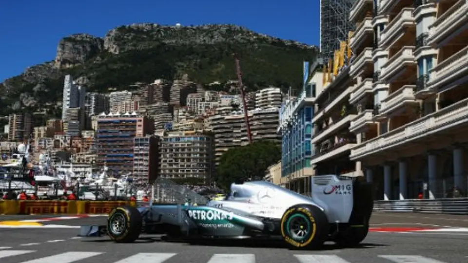 Ferrari y Red Bull protestan por entrenamientos de Mercedes