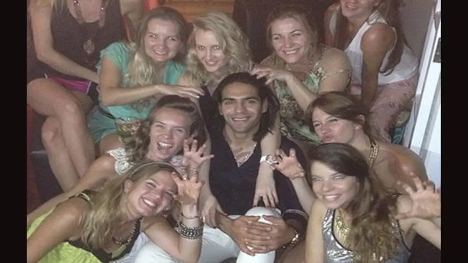 Falcao se rodea de 'tigresas'