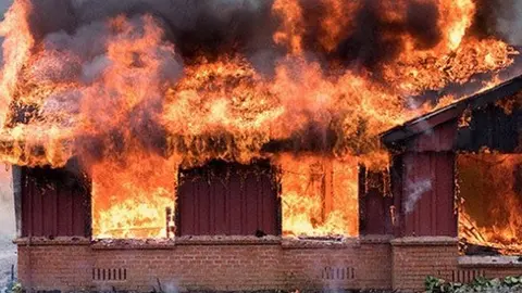 Griego incendia su vivienda para evitar embargo