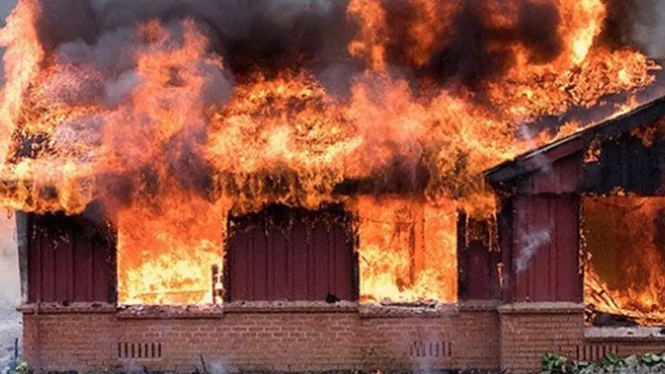 Griego incendia su vivienda para evitar embargo