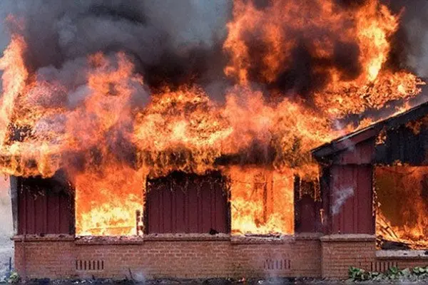 Griego incendia su vivienda para evitar embargo