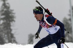 Noruega se impone en los 15 kilómetros de biatlón