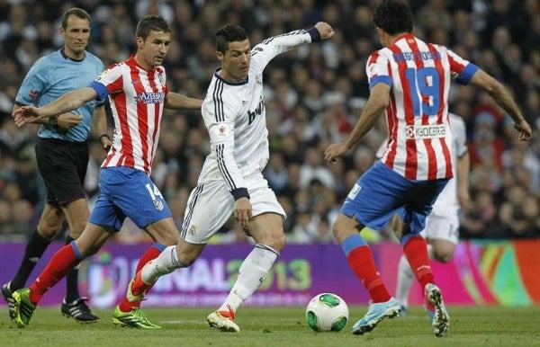 Un partido muy peleado en medio campo | EFE