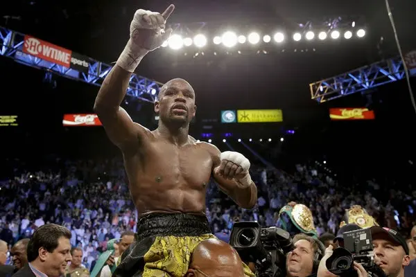 Mayweather Jr. retiene su título welter ante Robert Guerrero