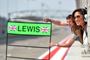 Nicole Scherzinger ¡es feliz en los circuitos!