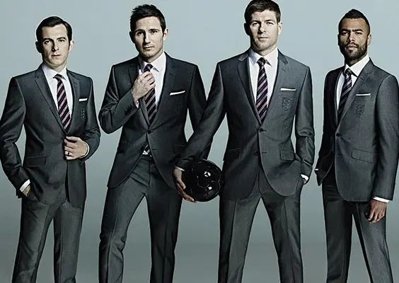 Steven Gerrard y compañía, 'elegantes' para Brasil