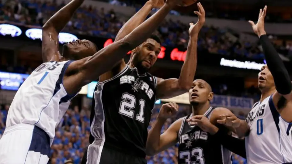 Spurs gana a Mavericks y empareja la serie