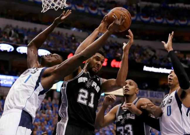 Spurs gana a Mavericks y empareja la serie