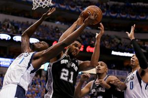 Spurs gana a Mavericks y empareja la serie