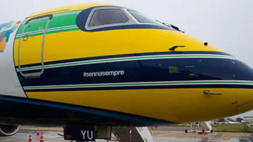 Aerolínea homenajea a Senna con avión personalizado