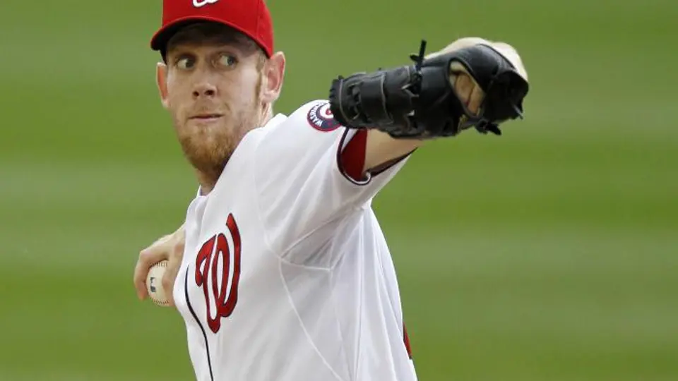 Strasburg firma por un año con Washington