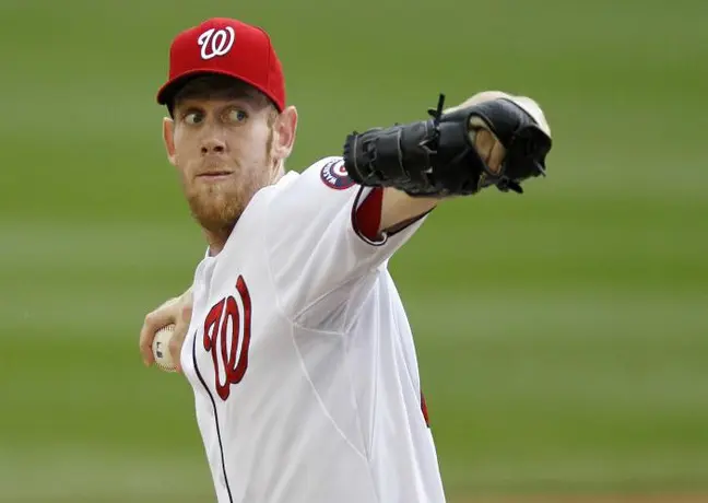 Strasburg firma por un año con Washington