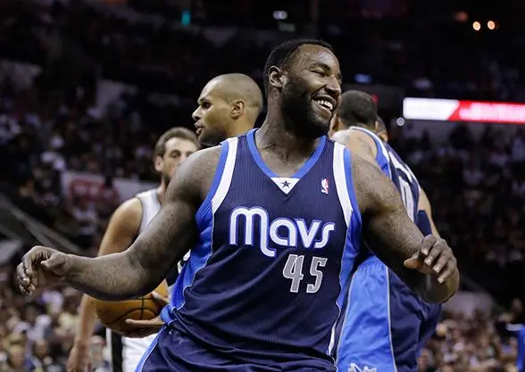 Mavericks empata la serie contra los Spurs