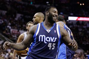 Mavericks empata la serie contra los Spurs