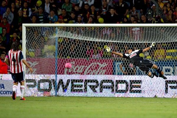 Luis Michel no pudo hacer nada para evitar el gol | MEXSPORT
