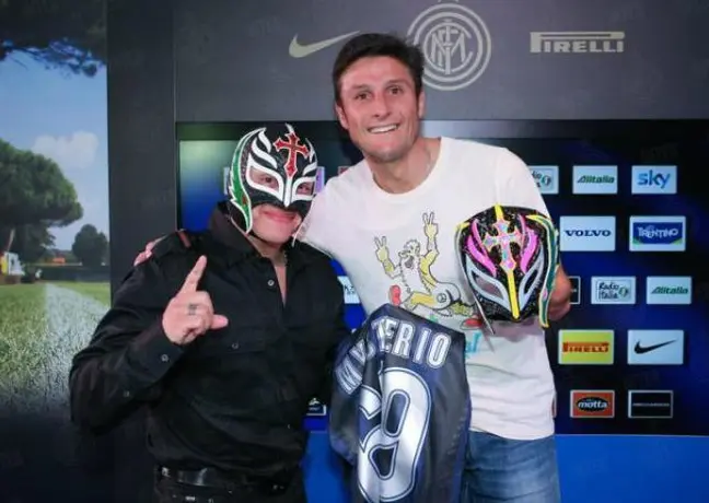 Rey Mysterio visita al Inter