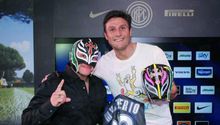 Rey Mysterio visita al Inter