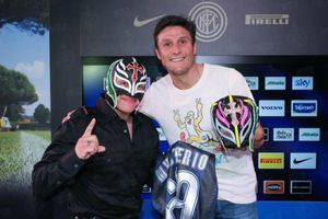 Rey Mysterio visita al Inter