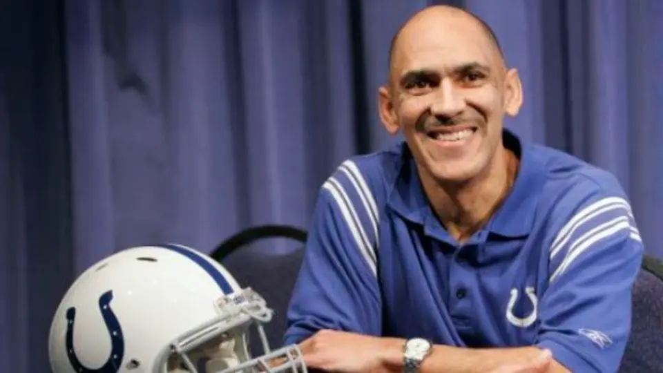Dungy no habría elegido a Michael Sam por ser gay