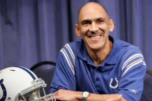 Dungy no habría elegido a Michael Sam por ser gay