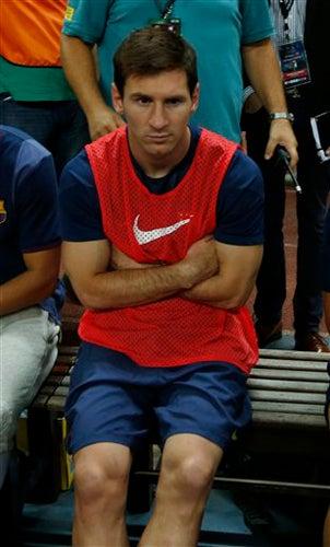 Messi se perdió el juego y vio a sus compañeros desde la banca por una lesión | AP