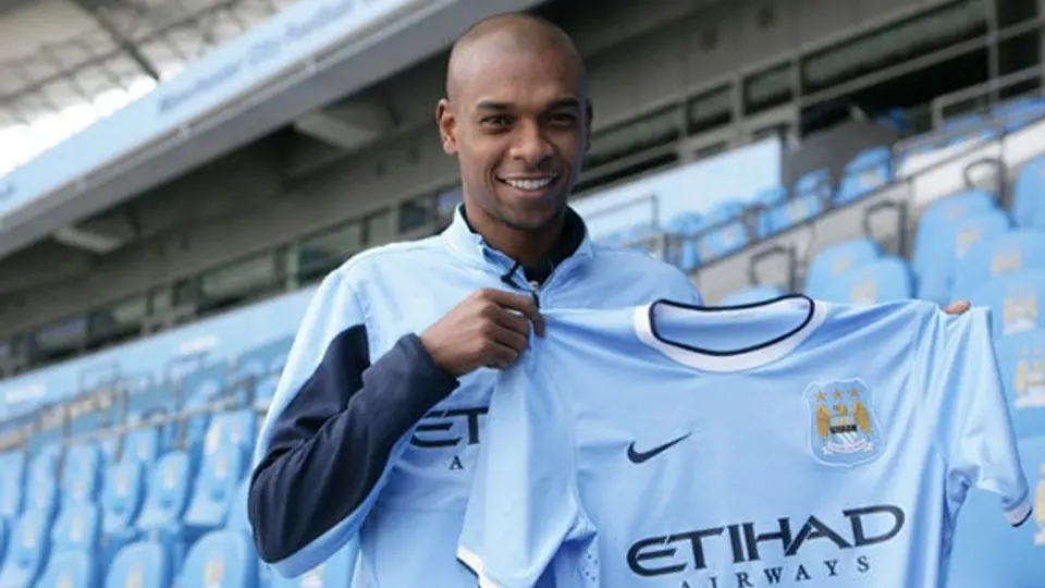 Manchester City contrata al brasileño Fernandinho