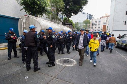 La policía custodió las inmediaciones del Estadio Azul | ÓSCAR RAMÍREZ