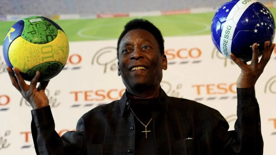 Pelé presenta nuevo libro en Nueva York
