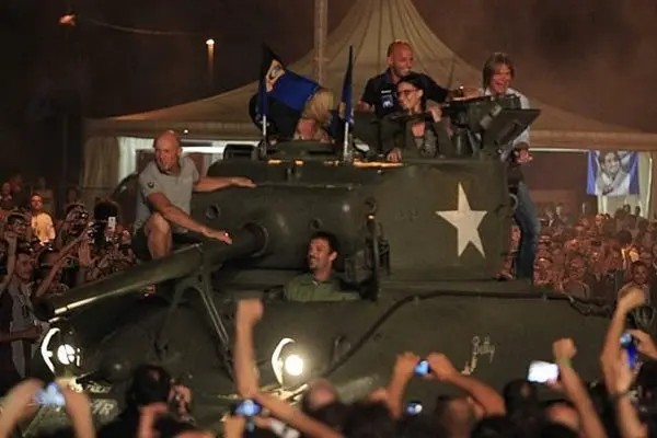 Investigan a futbolista  por participar en broma con un tanque