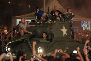 Investigan a futbolista  por participar en broma con un tanque