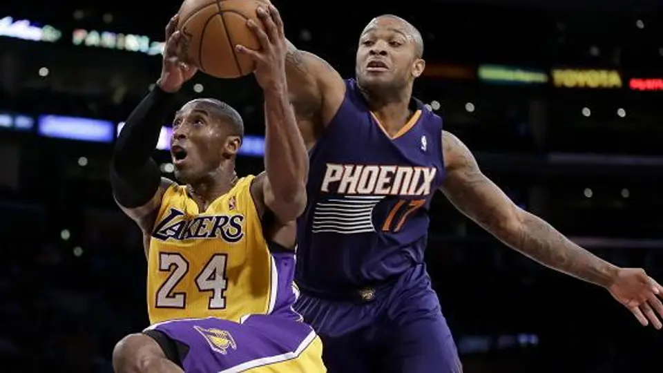 Lakers siguen sin ganar con Kobe