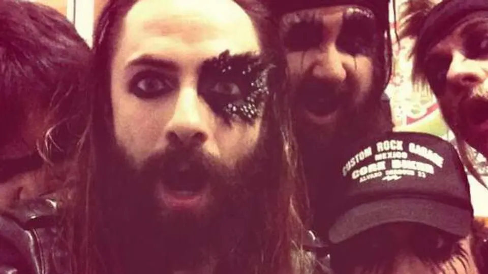 Moderatto presenta al Tri canción para el Mundial