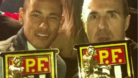 Agente de Neymar confirma que el futbolista se irá a España