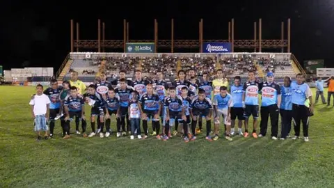 Equipo de Costa Rica traspasa a futbolista por 50 balones
