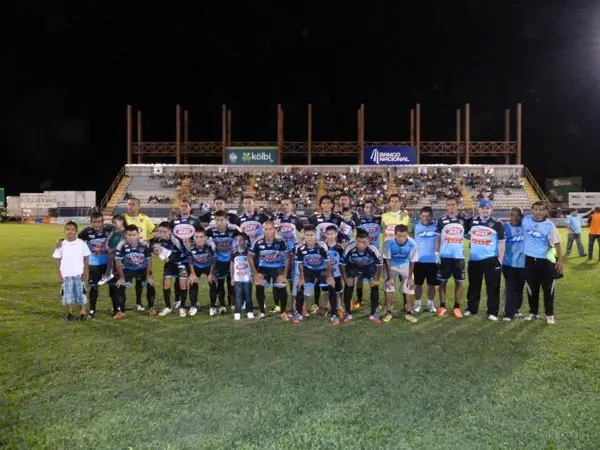 Equipo de Costa Rica traspasa a futbolista por 50 balones