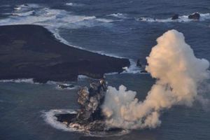 Isla triplica su tamaño en un mes