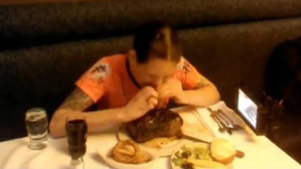 Se come dos kilos de filete en tres minutos