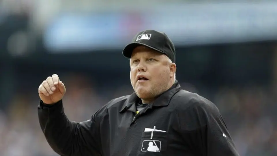 Umpire de la MLB, despedido por consumo de drogas