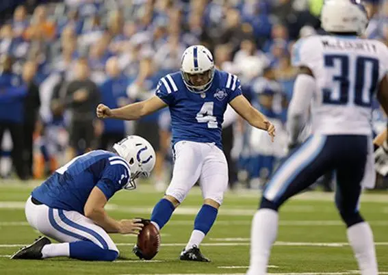 Vinatieri lidera triunfo de Potros sobre Titanes