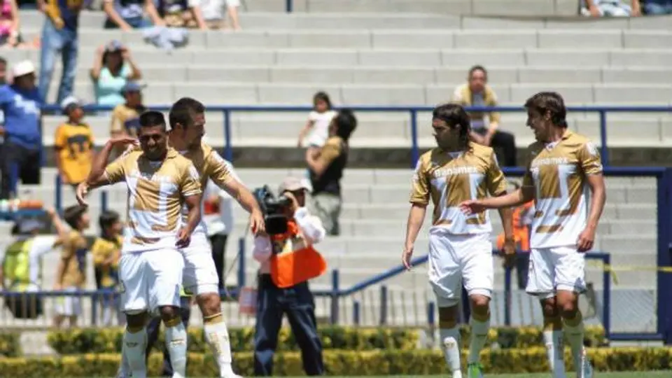 Temblor agarra desnudos a jugadores de Pumas