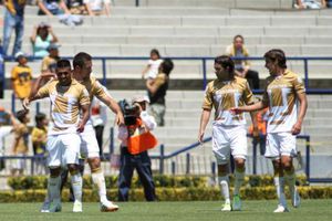 Temblor agarra desnudos a jugadores de Pumas